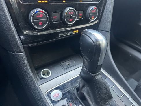 Used 2022 Volkswagen Passat 2.0T SE image 23