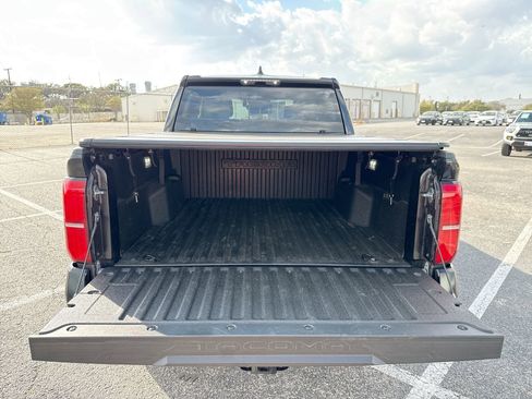 Certified 2025 Toyota Tacoma SR5 image 27