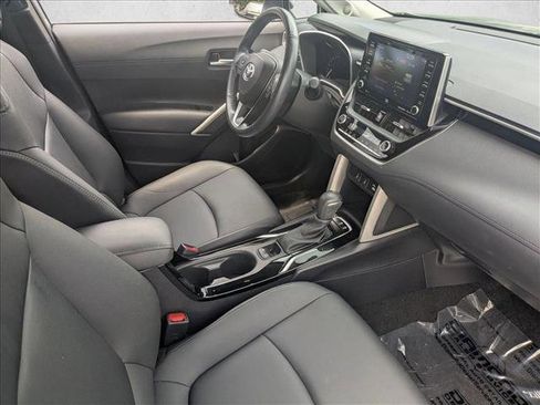Used 2022 Toyota Corolla Cross XLE image 23
