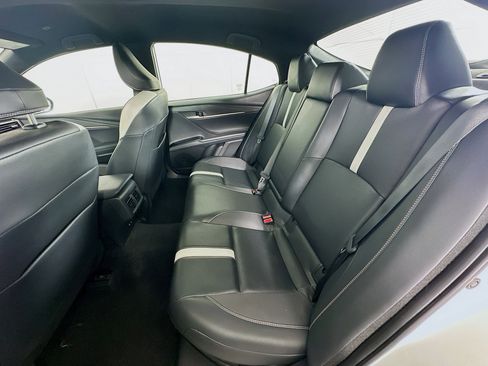 Used 2025 Toyota Camry SE FWD image 27