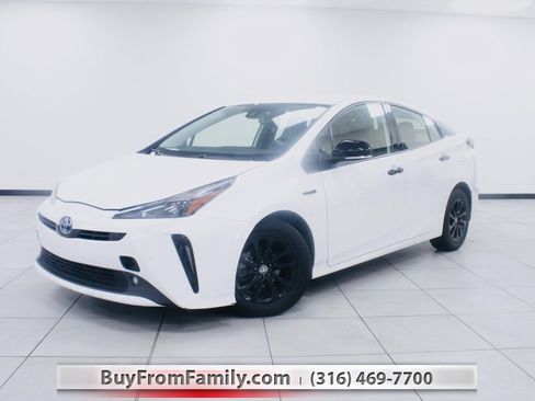 Used 2022 Toyota Prius XLE image 1