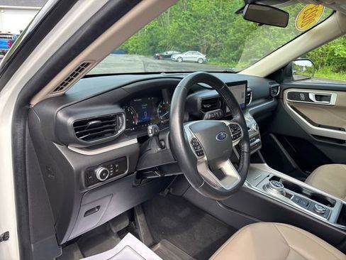 Used 2023 Ford Explorer XLT w/ Equipment Group 202A AWD/4WD image 8