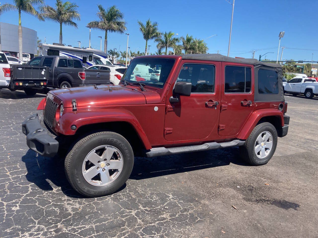 Used 2007 Jeep Wrangler Unlimited Sahara w/ Trailer Tow Group AWD/4WD image 2