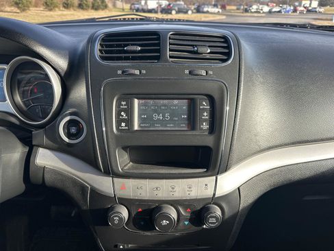 Used 2018 Dodge Journey SE w/ Popular Equipment Group image 7