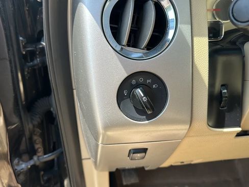 Used 2013 Ford Expedition XLT RWD image 17