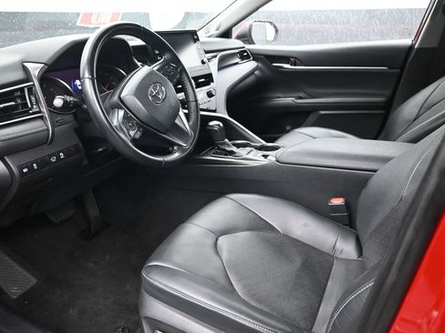 Used 2021 Toyota Camry XSE image 9