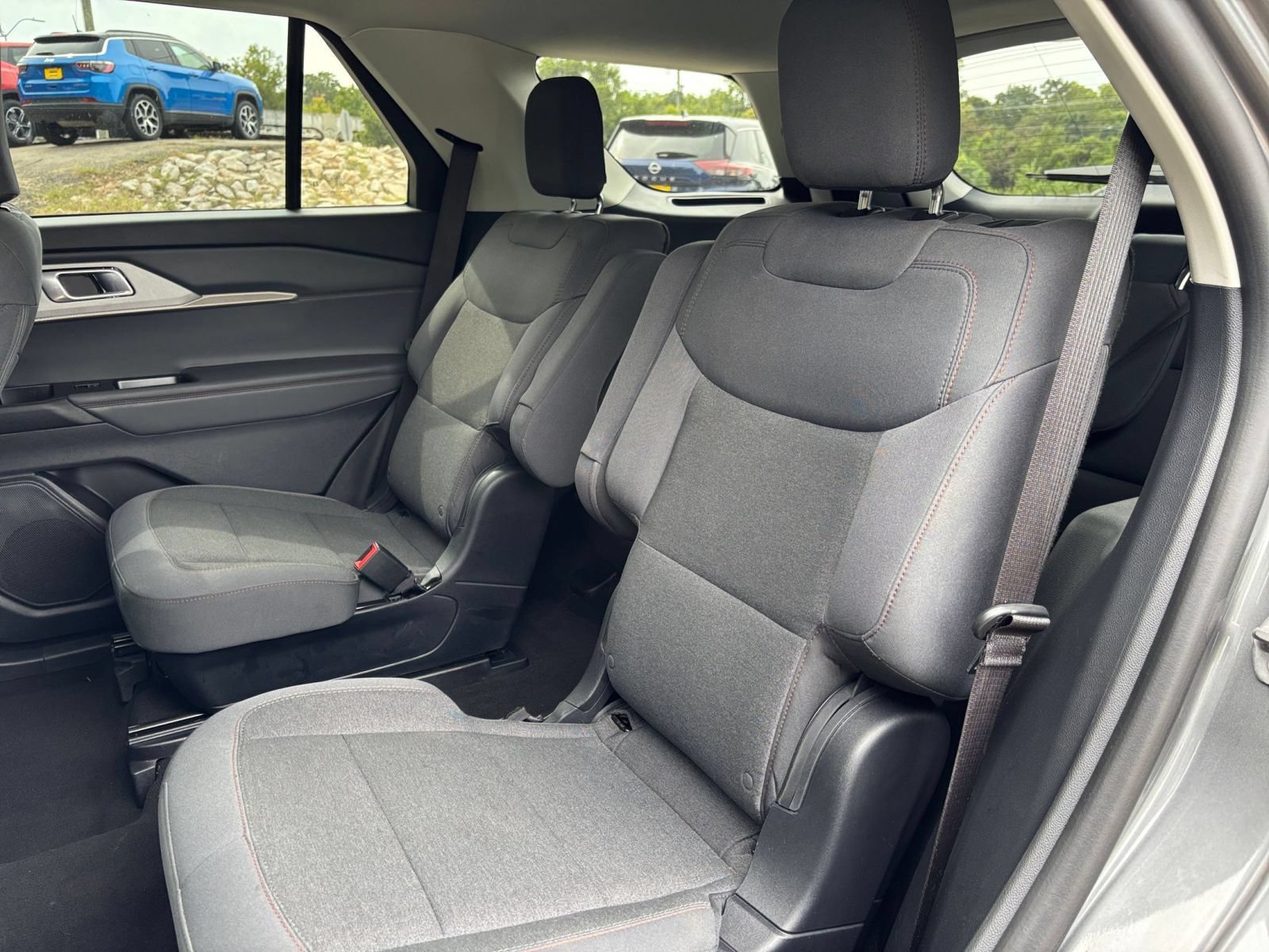Used 2026 Ford Explorer Active AWD/4WD image 37
