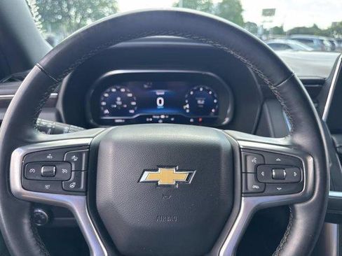 Used 2024 Chevrolet Suburban LT w/ Luxury Package RWD image 29