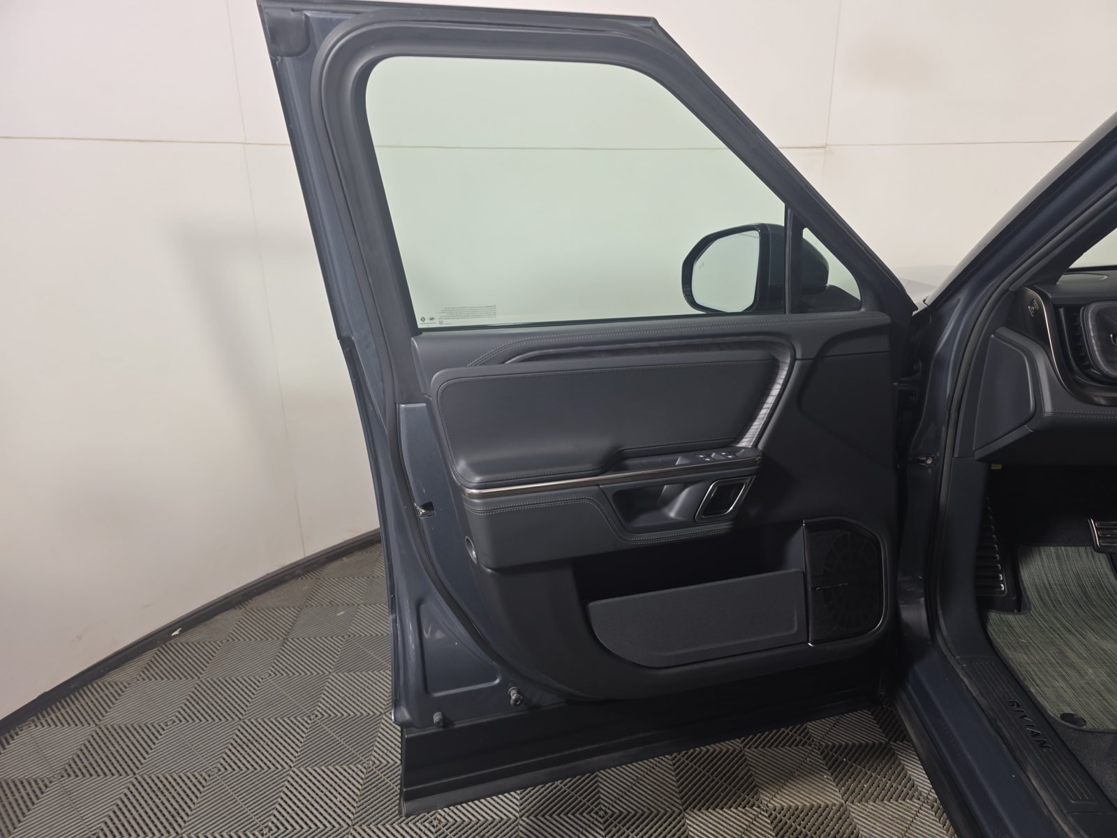 Used 2022 Rivian R1S Launch Edition Quad AWD/4WD image 16