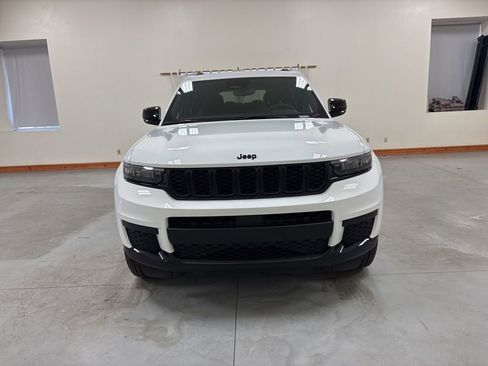 Used 2024 Jeep Grand Cherokee L Laredo AWD/4WD image 3
