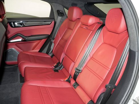 Certified 2023 Porsche Cayenne Turbo AWD/4WD image 39