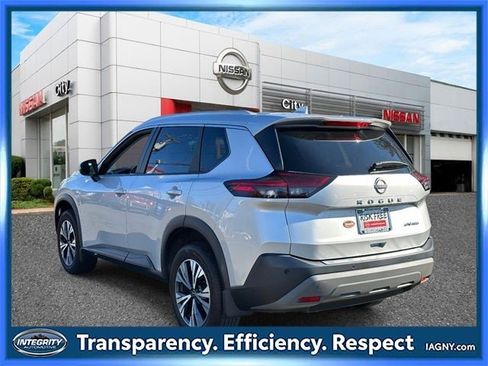 Certified 2022 Nissan Rogue SV w/ SV Premium Package image 6