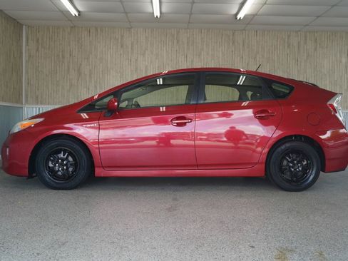Used 2014 Toyota Prius Three w/ Solar Roof Package FWD image 5