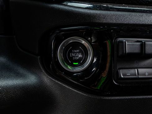 Used 2022 Chevrolet Silverado 1500 ZR2 w/ Technology Package image 22