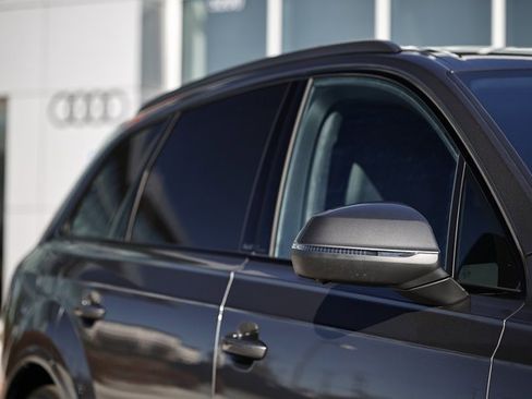 Used 2025 Audi Q7 3.0T Prestige image 3