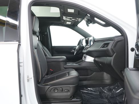 Used 2023 GMC Yukon XL SLT image 11