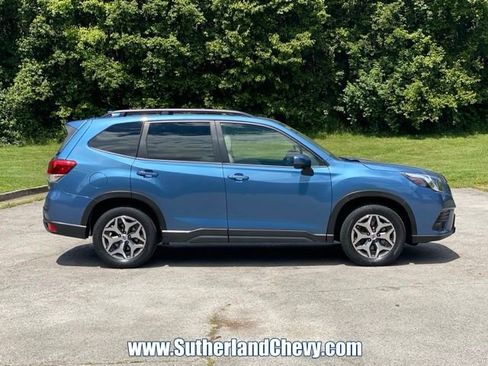 Used 2023 Subaru Forester Premium AWD/4WD image 7