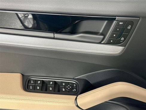 Certified 2026 Porsche Cayenne AWD/4WD image 30