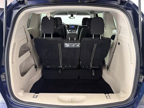 Used 2017 Chrysler Pacifica LX FWD image 21