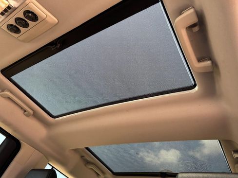 Used 2014 Land Rover LR4 HSE image 29