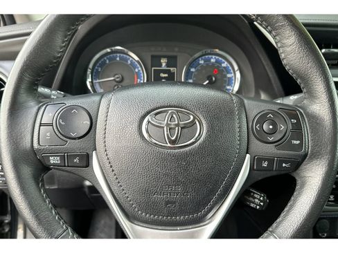 Used 2017 Toyota Corolla SE w/ SE Premium Package FWD image 24
