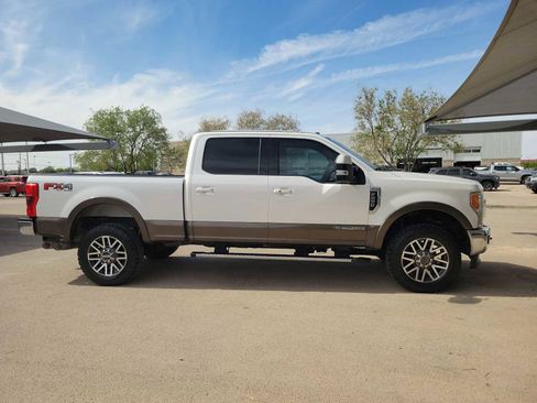 Used 2017 Ford F250 Lariat w/ Lariat Ultimate Package image 9