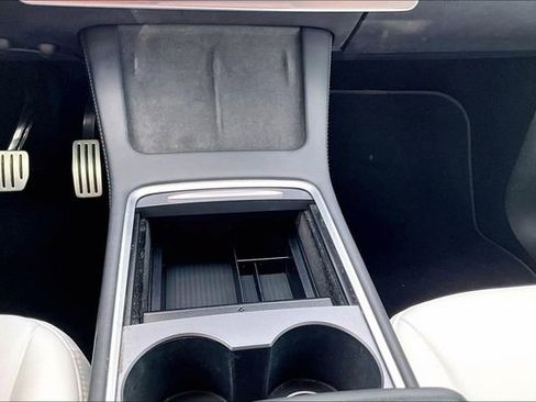 Used 2023 Tesla Model Y Performance image 15