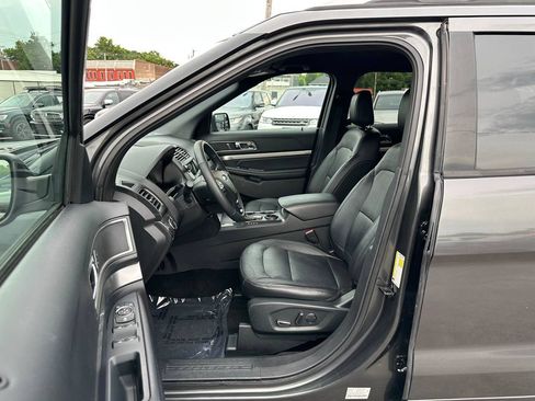 Used 2018 Ford Explorer XLT w/ Equipment Group 202A FWD image 14