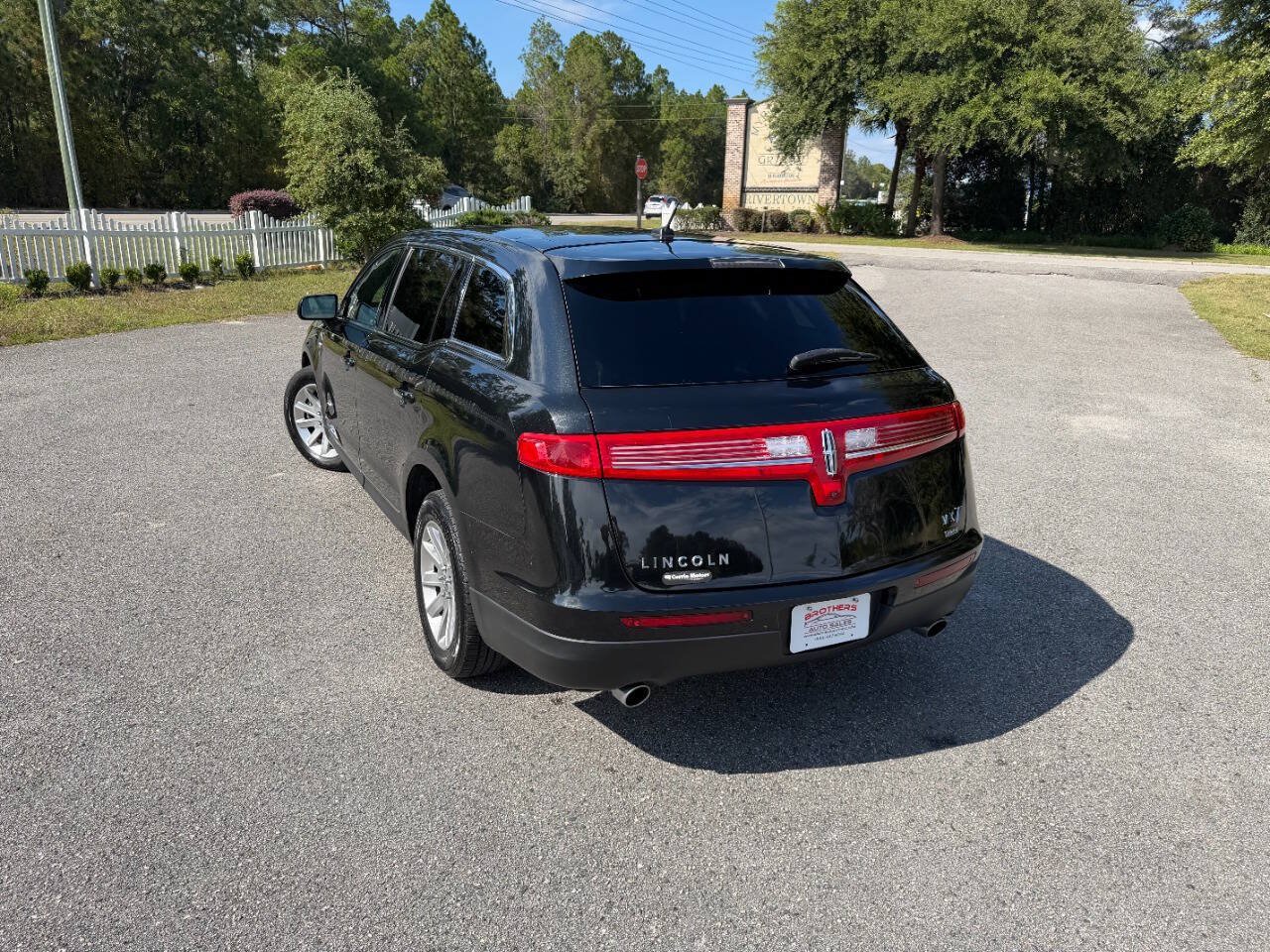 Used 2015 Lincoln MKT AWD image 32