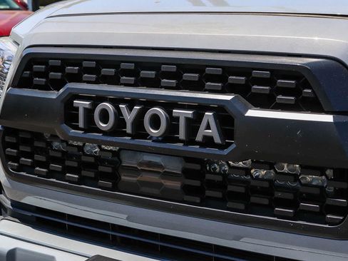 Used 2018 Toyota Tacoma TRD Sport w/ Technology Package RWD image 3