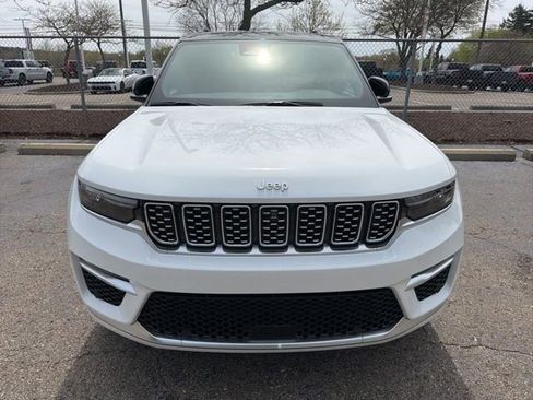 Used 2025 Jeep Grand Cherokee Summit AWD/4WD image 9