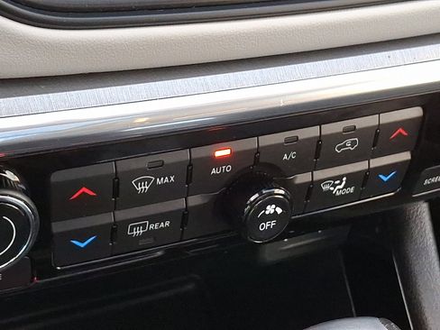 Certified 2022 Jeep Compass Limited w/ Sun and Sound Group image 16