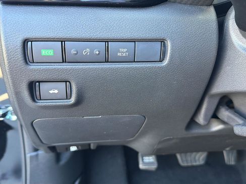 Used 2025 Nissan Sentra SV FWD image 19