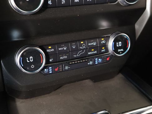 Used 2020 Ford Expedition Max XLT w/ Equipment Group 202A AWD/4WD image 8