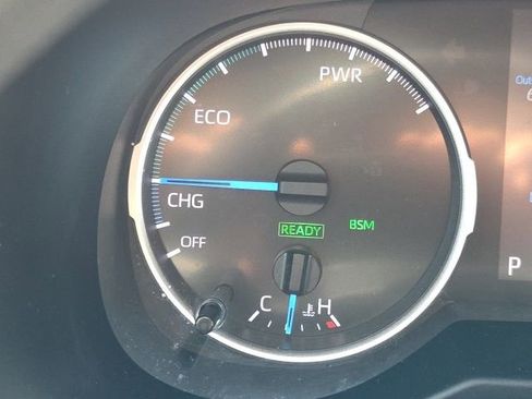 Used 2021 Toyota RAV4 LE w/ Carpet Mat Package (TMS) AWD/4WD image 22