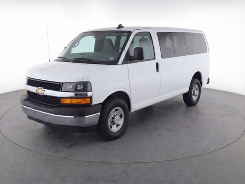 Used 2025 Chevrolet Express 3500 LT w/ LT Preferred Equipment Group RWD image 3