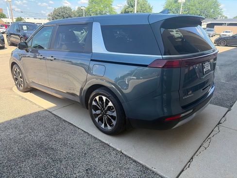 Used 2024 Kia Carnival EX FWD image 6