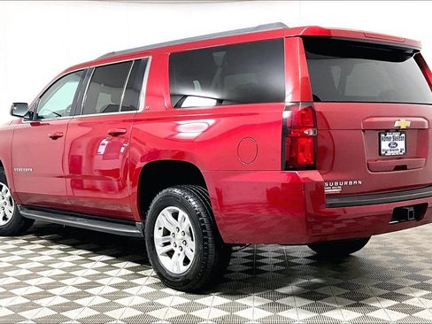 Used 2015 Chevrolet Suburban LT image 11