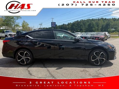 Used 2023 Nissan Altima 2.5 SR w/ SR Premium Package AWD/4WD image 8