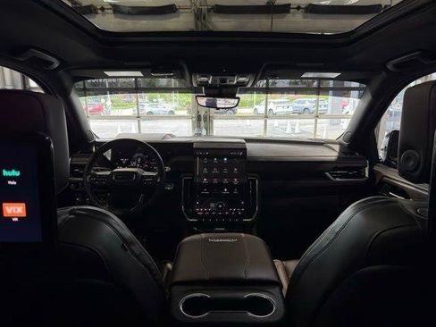 Used 2025 GMC Yukon Denali Ultimate AWD/4WD image 19