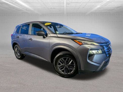 Used 2024 Nissan Rogue S FWD image 3