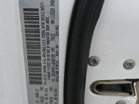 Used 2018 RAM 2500 SLT w/ Luxury Group image 32