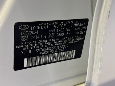 Used 2025 Genesis G70 2.5T image 29