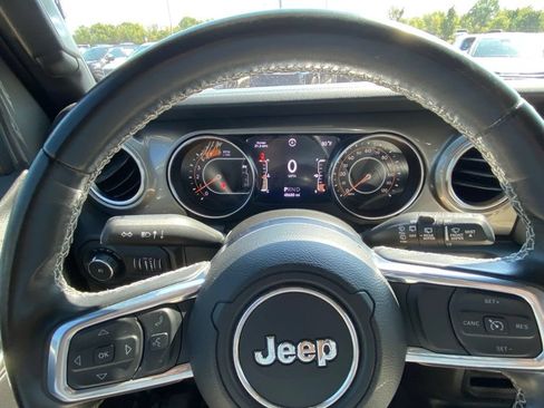 Used 2022 Jeep Wrangler Unlimited Sahara AWD/4WD image 12