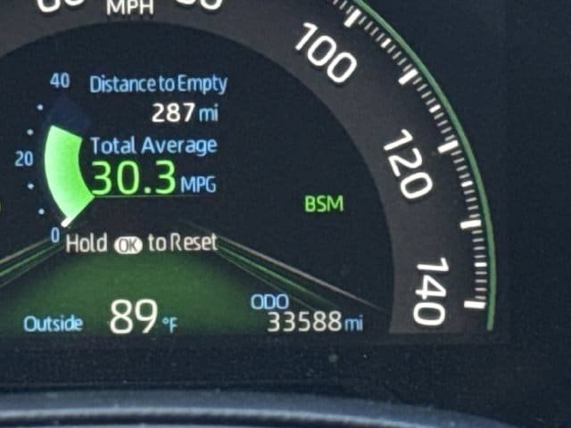 Used 2025 Toyota RAV4 XLE FWD image 16