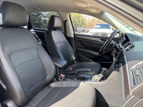 Used 2017 Volkswagen Passat 1.8T R-Line image 26