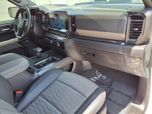 Used 2025 Chevrolet Silverado 1500 ZR2 w/ Technology Package AWD/4WD image 9