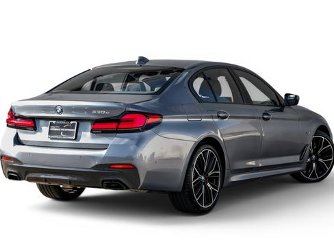 Used 2022 BMW 530e w/ M Sport Package RWD image 8