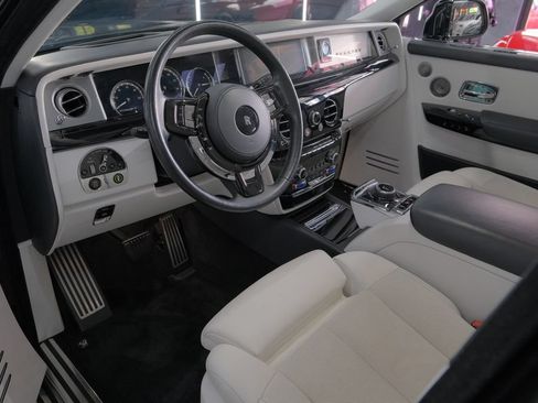Used 2022 Rolls-Royce Phantom Sedan w/ The Phantom Package RWD image 34