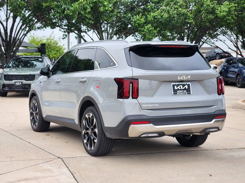 New 2026 Kia Sorento EX w/ EX Premium Package FWD image 3